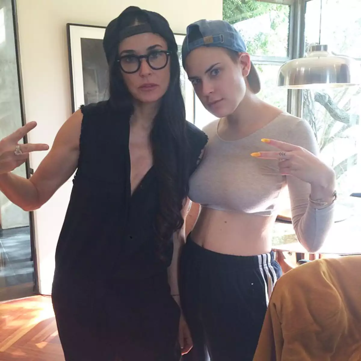Demi Moore parece tener una relación de complicidad y cariño con su hija.