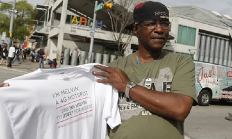 Los indigentes de Austin, Texas, tenían una tarjeta Mifi, para proveer Internet a cambio de donaciones. (Foto: AP)