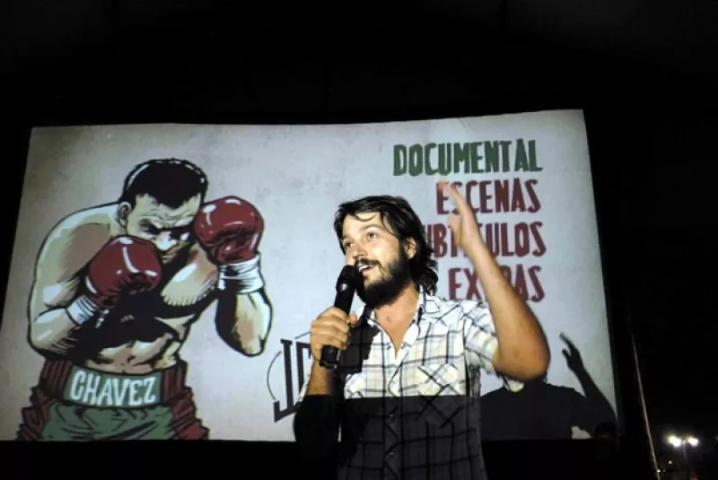 El actor acudió ayer al Jardín Hidalgo en Coyoacán para apoyar el evento Ciclo de Cine de Verano, donde se proyectó su documental `JC Chávez´.