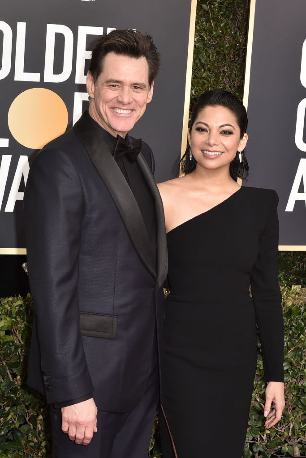 Jim Carrey y Ginger Gonzaga debutaron como pareja en los Golden Globes