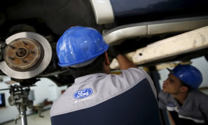 Empelados de Ford indican que 1,187 personas ya adquirieron autos en dólares en Venezuela. (Foto: Reuters )