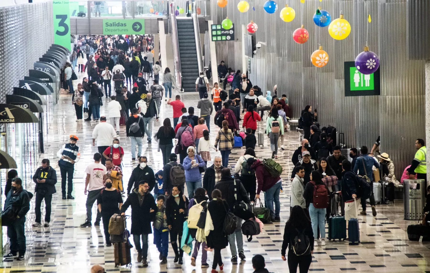 ¿Los vuelos en el AICM saldrán más caros? La TUA aumentará 3.2% en 2024