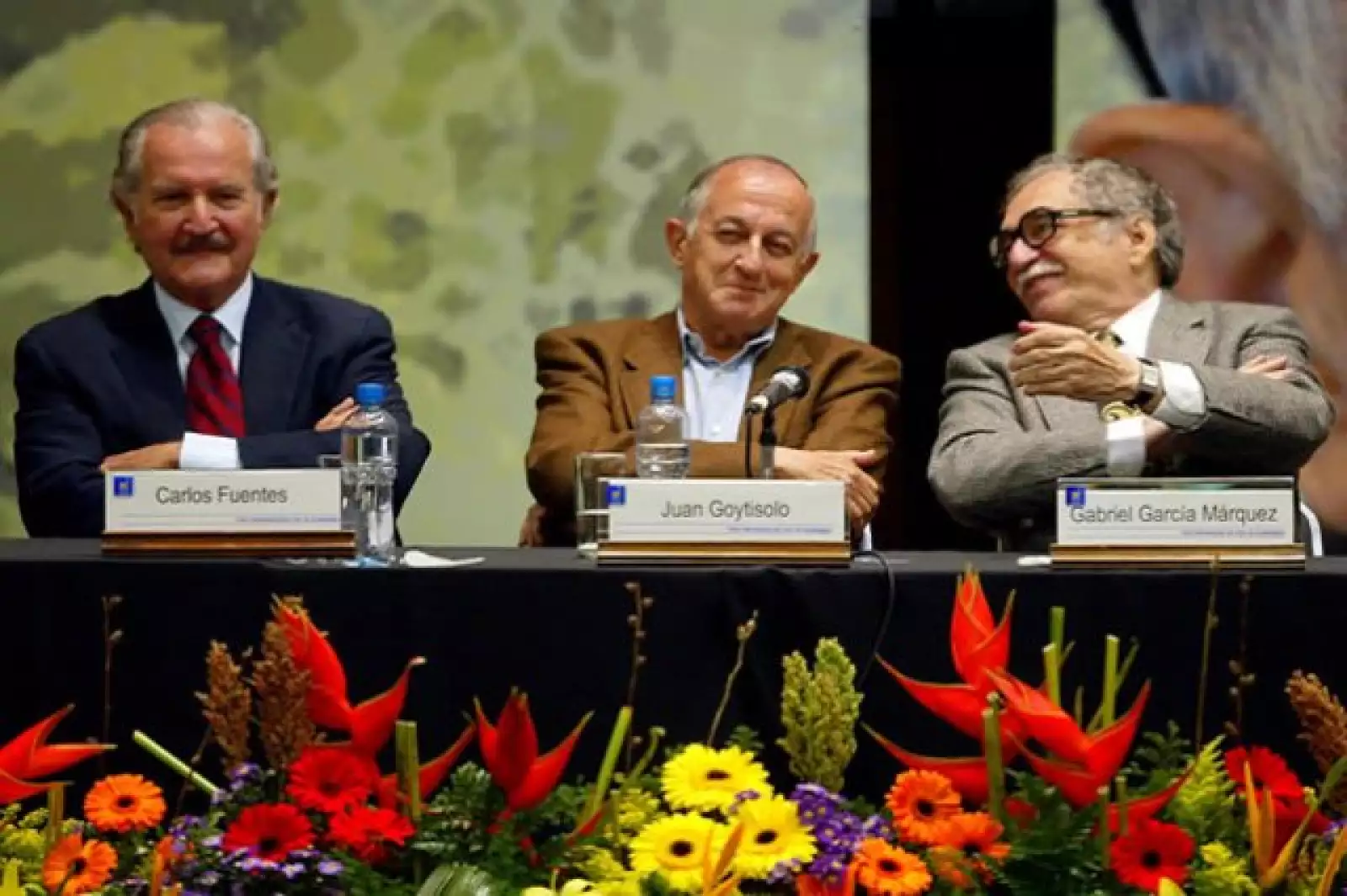 Con Juan Goytisolo y Gabriel García Márquez, dos grandes de la literatura mundial, durante la feria del Libro en Guadalajara.
