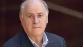 Empresarios como Bernard Arnault, François-Henri Pinault, Amancio Ortega y Miuccia Prada poseen en sus conglomerados las firmas más importantes e influyentes de la industria de la moda.