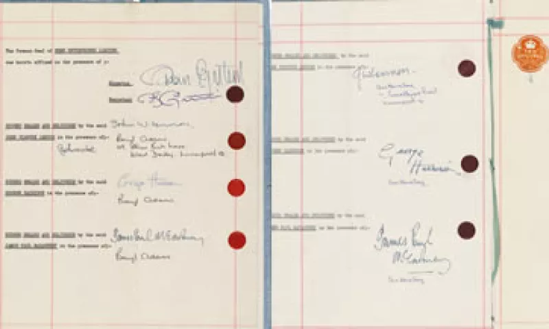 El documento fue firmado el 1 de octubre de 1962 por los cuatro integrantes de la legendaria banda de rock and roll (Foto: Sothebys/Cortesía )