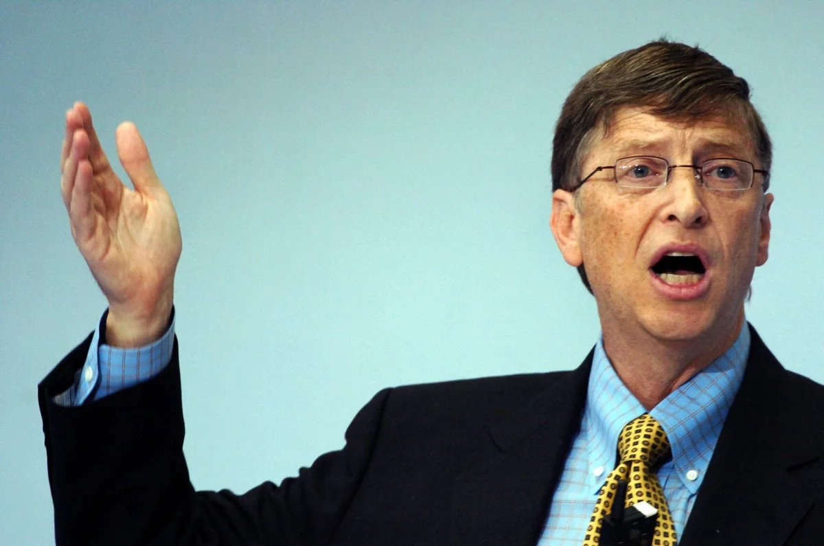 Gates supera a un español