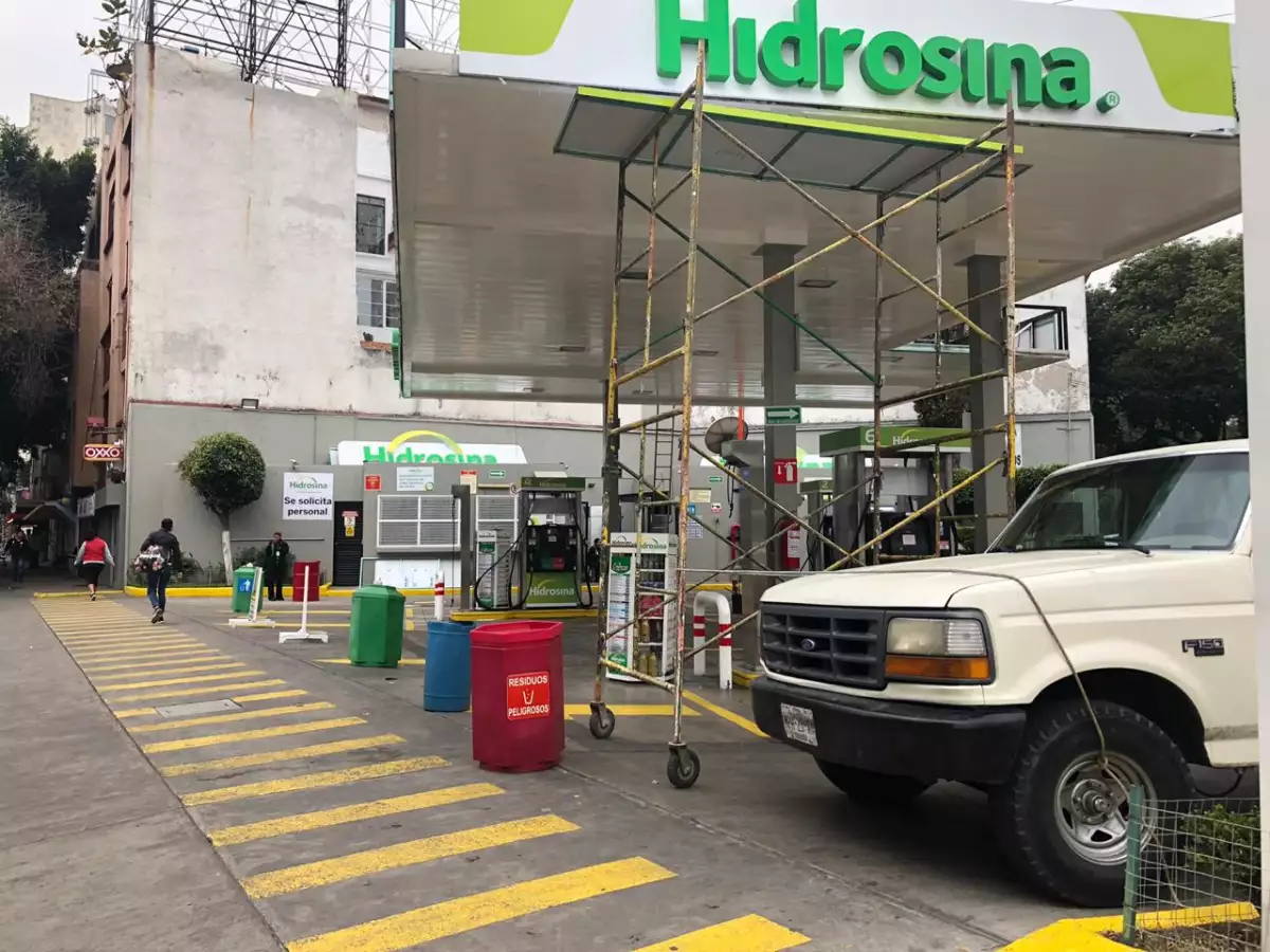 Gasolinería cerrada