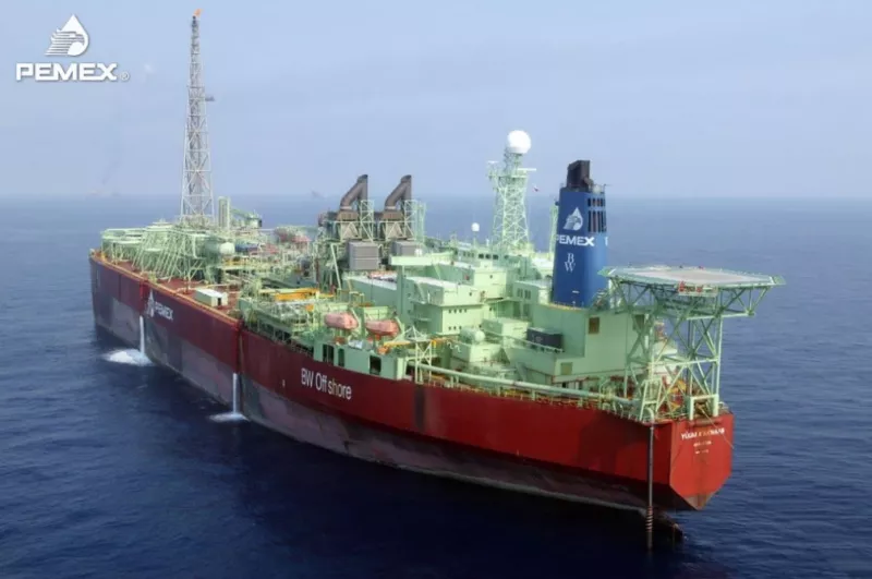 Pemex es una de las empresas productivas del Estado que se verán con más estrés de deuda por la caída de los ingresos, dijo Moody´s.