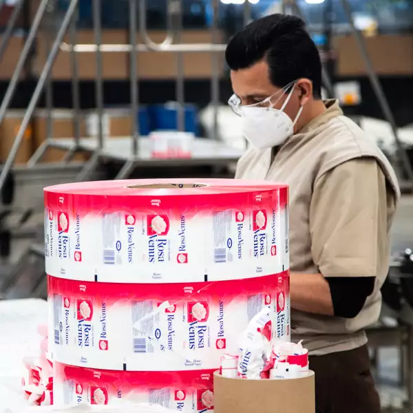 empleados-fabrica-la-corona