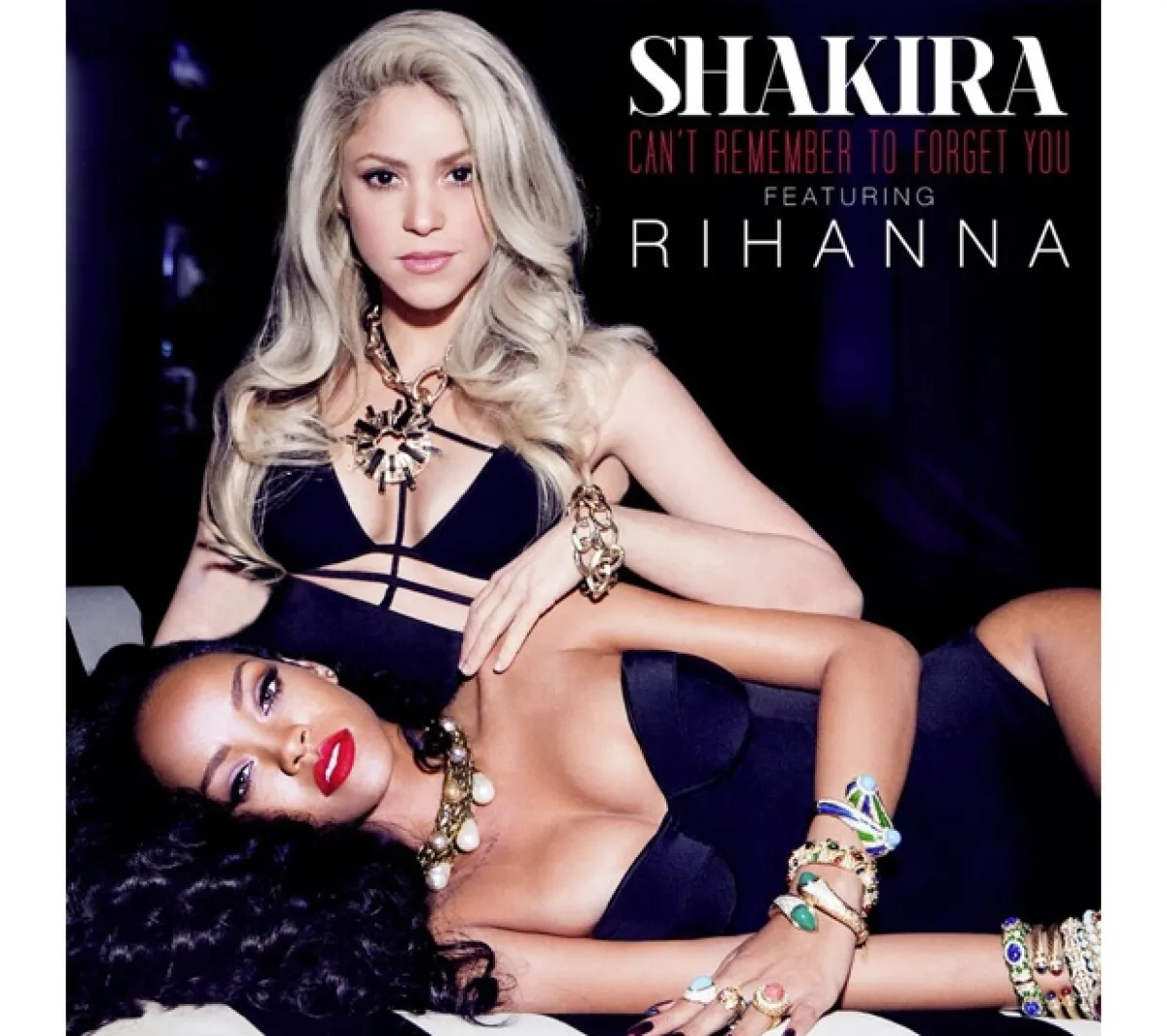 Así de sexys lucieron Shakira y Rihanna en su primer trabajo juntas.