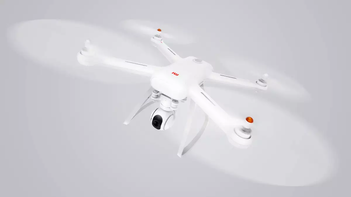 El drone de 4k cuenta con una cámara esférica colocada en tres ejes con la posibilidad de tomar videos a 3840X2160 pixeles