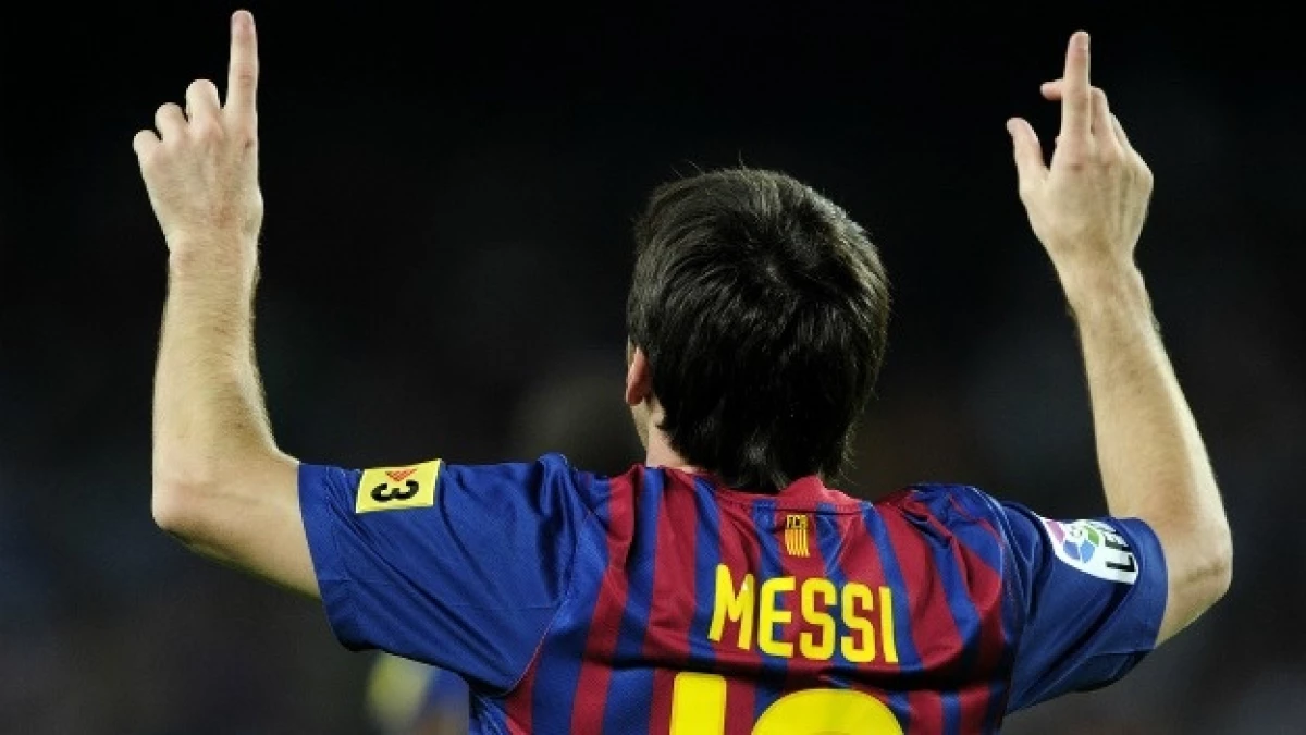 messi de espaldasen un juego