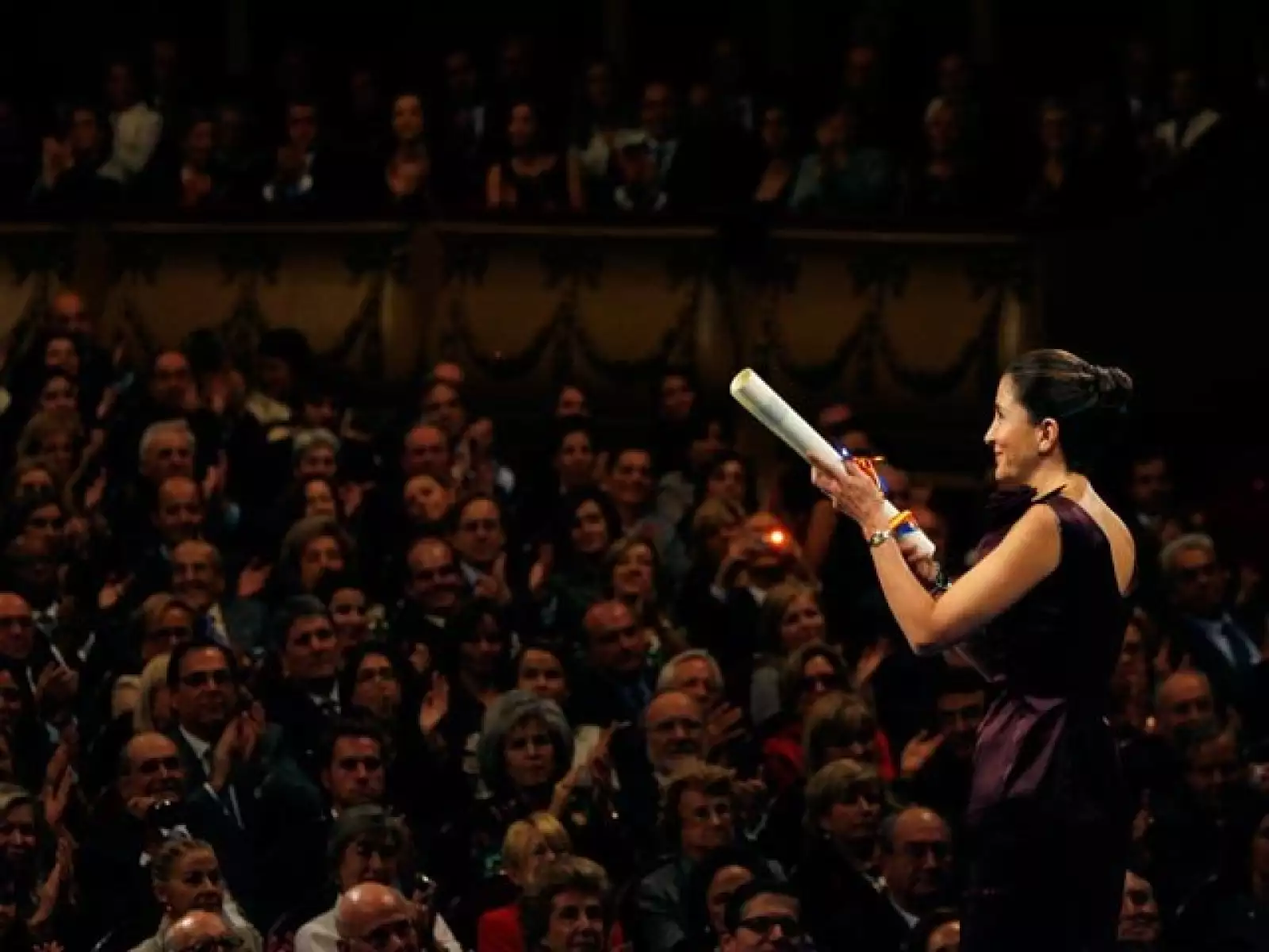 La ex rehén franco-colombiana Ingrid Betancourt fue distinguida con el Premio Príncipe de Asturias de la Concordia en reconocimiento a su lucha en defensa de los derechos humanos y contra la violencia terrorista.