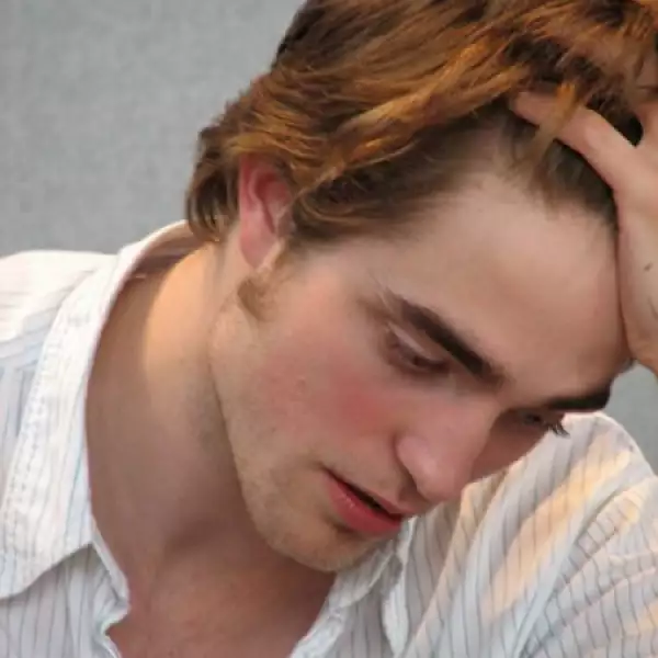 Uno de los atractivos que vuelve locas a sus fans es su pelo, el cual ha causado sensación, su tono natural es castaño claro, pero para la cinta se lo tiñen con un poco de cobrizo.