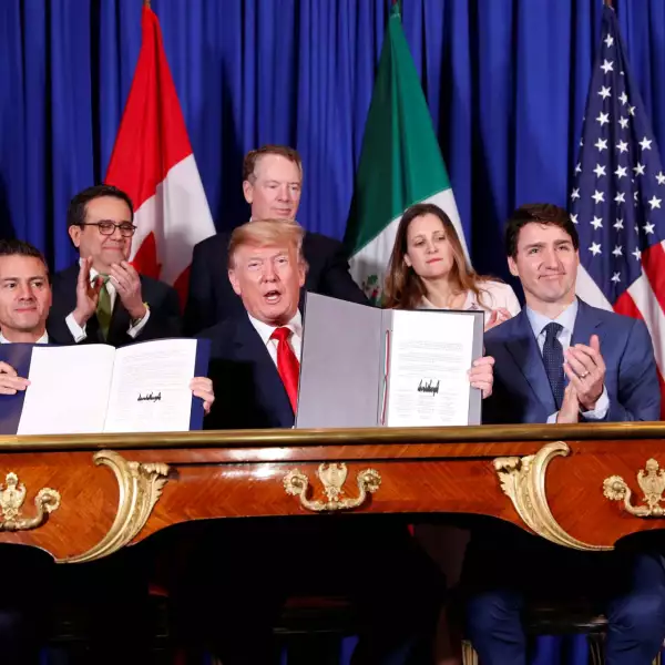 El presidente de México, Enrique Peña Nieto; el presidente de Estados Unidos, y el primer ministro de Canadá en la ceremonia de firma del Tratado de México, Estados Unidos y Canadá (TMEC), antes de la cumbre de líderes del G20, en Buenos Aires, Argentina.  