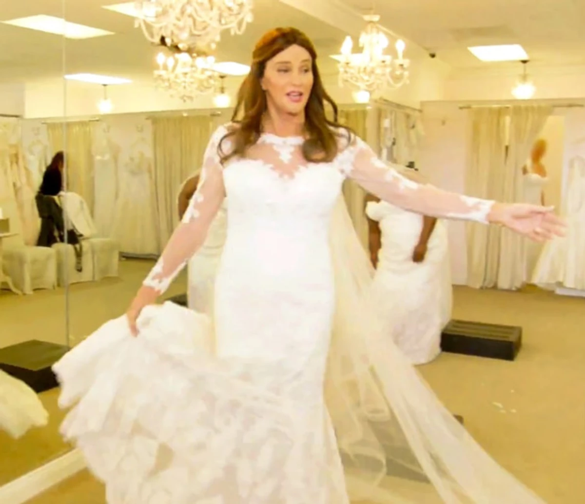 El reality de la estrella transgénero llega a su segunda temporada con muchas sorpresas y, entre ellas, Cait se muestra interesada en un vestido de novia. ¿Planea boda?