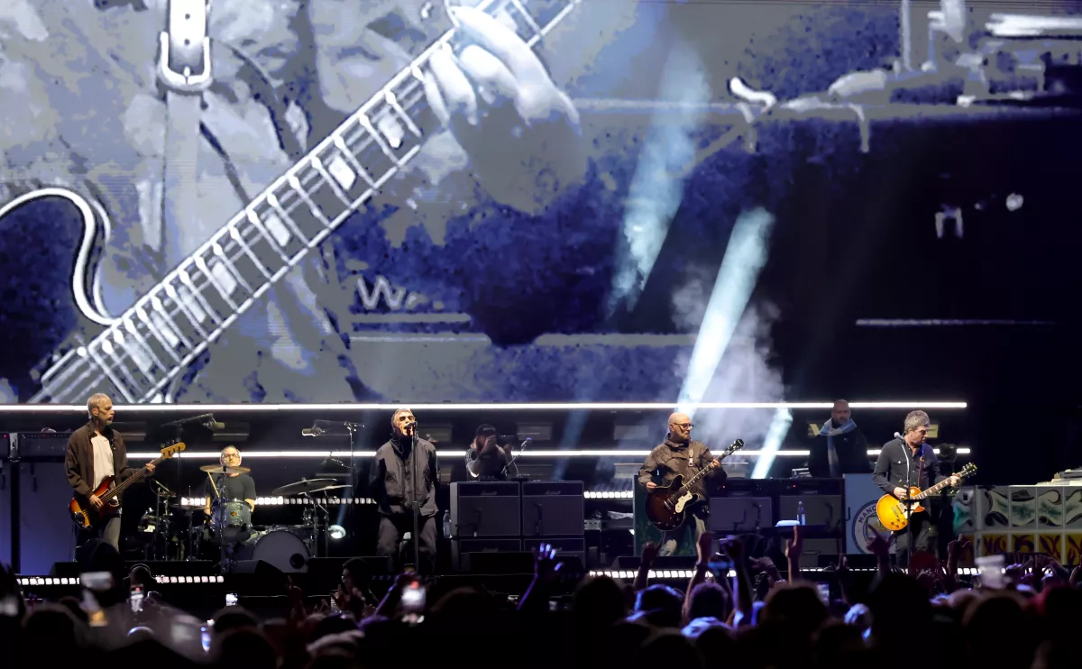 Oasis Performs At The Rose Bowl