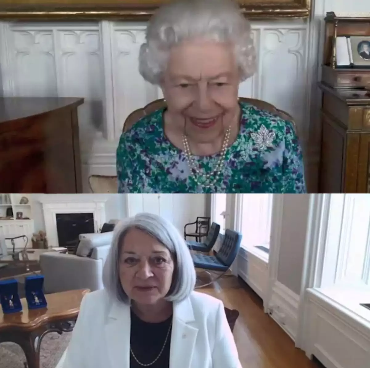 Isabel II y Mary Simon.