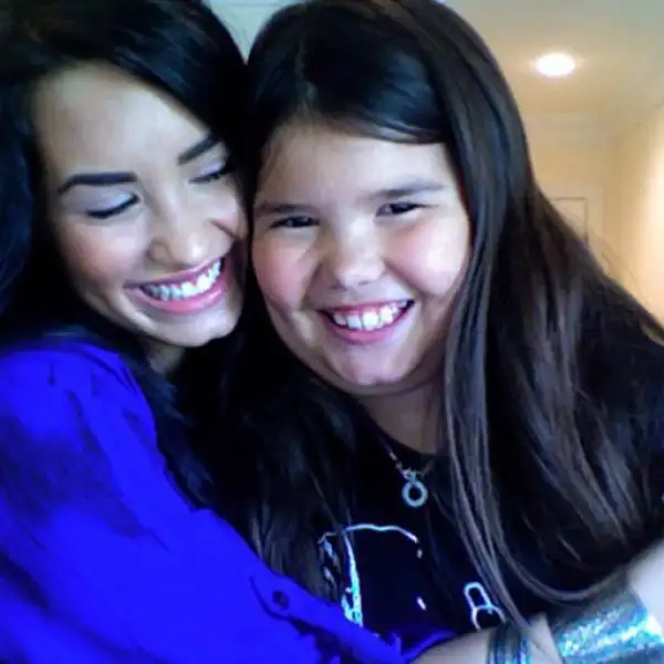 Demi Lovato subió esta foto y escribió: ‘es mi mundo´
