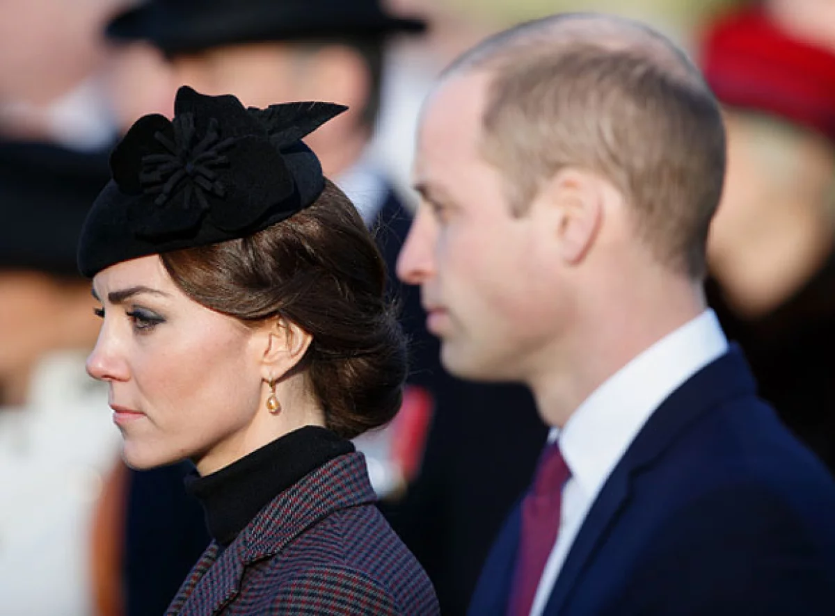 En un artículo publicado por E!Online, se dan a conocer razones detrás del reciente "ataque" de los medios hacia William y Kate, desatado después de las fotos de su viaje a los Alpes franceses.