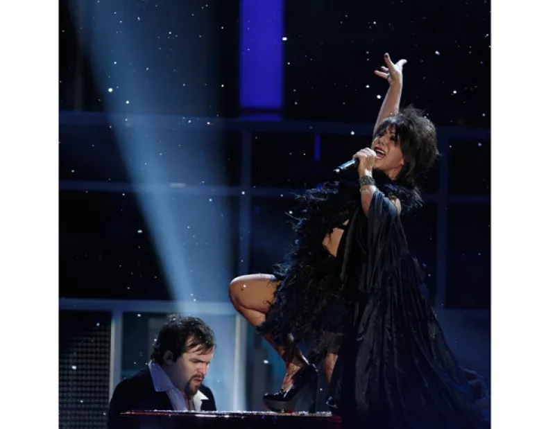 El escenario del reality se engalanó con la presencia de tres grandes de la música: David Bisbal, Alejandra Guzmán y Moderatto.