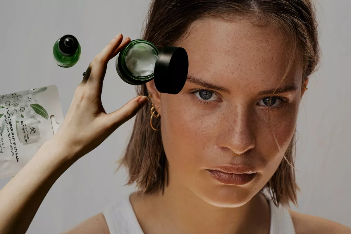 mujer rutina de belleza