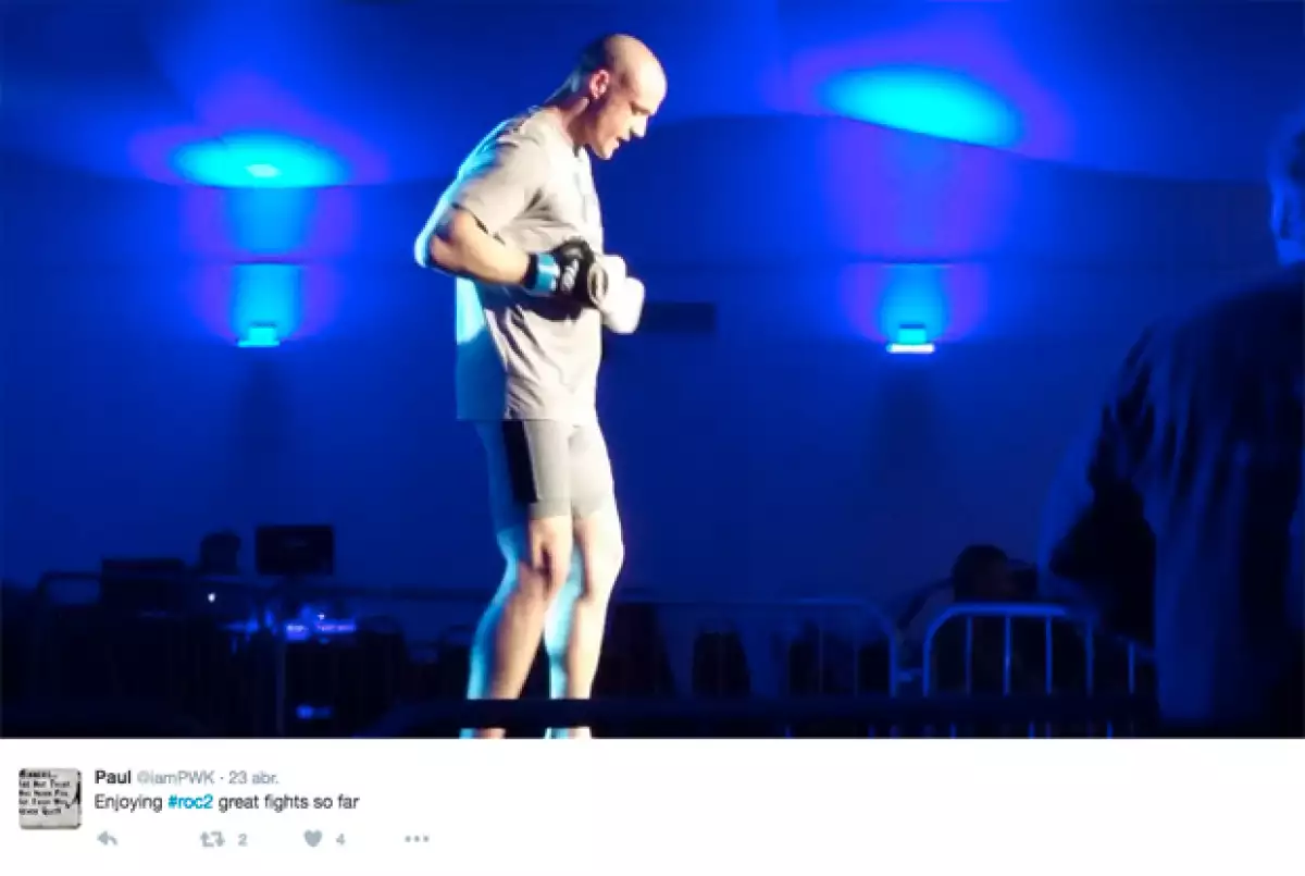 Apenas la semana pasada, Joshua hizo su debut como luchador, y resultó ganador de la contienda.