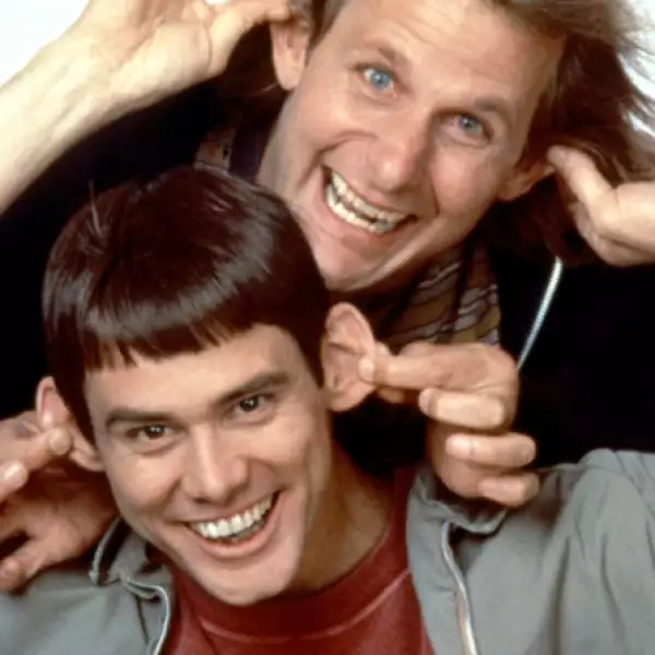 Es muy tonta...Dumb and Dumber. Cuando dice como `Floyd, let´s go to Florida. I don´t know Lloyd, the french are a**holes.´ (Ríe)