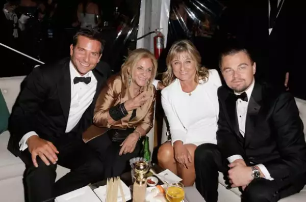 Y al parecer no es el único pues Bradley también aparece en eventos como los Golden Globes acompañado por su mamá.