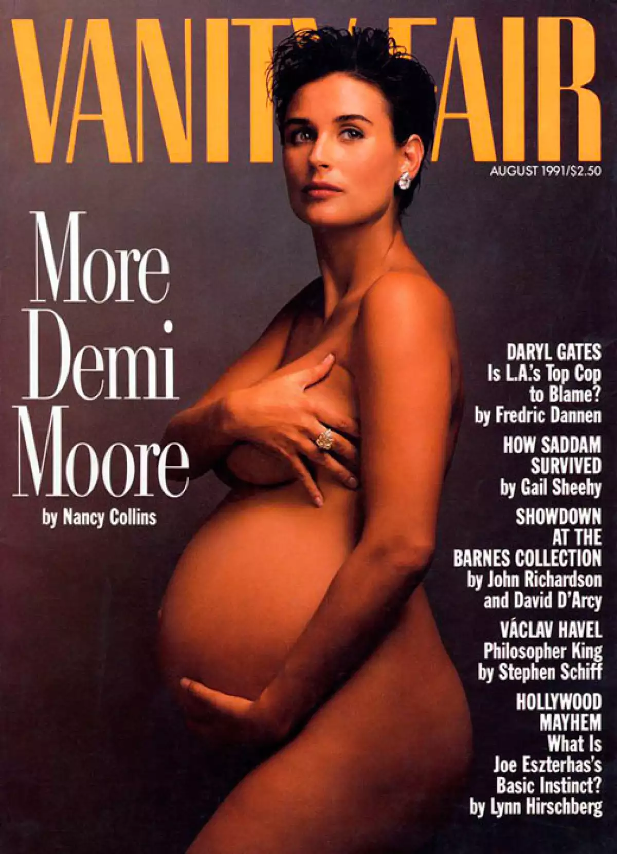 Demi Moore fue una de las primeras famosas en presumir su avanzado embarazo, pues en 1991, con un look noventero de pelo corto, la actriz presumió su cuerpo en la portada de agosto de Vanity Fair.
