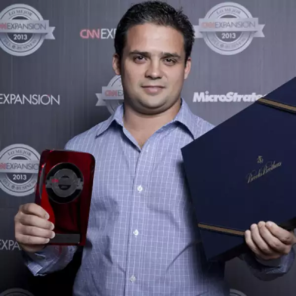 Jesús Martínez, fundador de EnvíaFlores.com, visitó Grupo Expansión, donde fue entrevistado por la revista Expansión tras la noche de Premios CNNExpansión, evento patrocinado por Brooks Brothers.