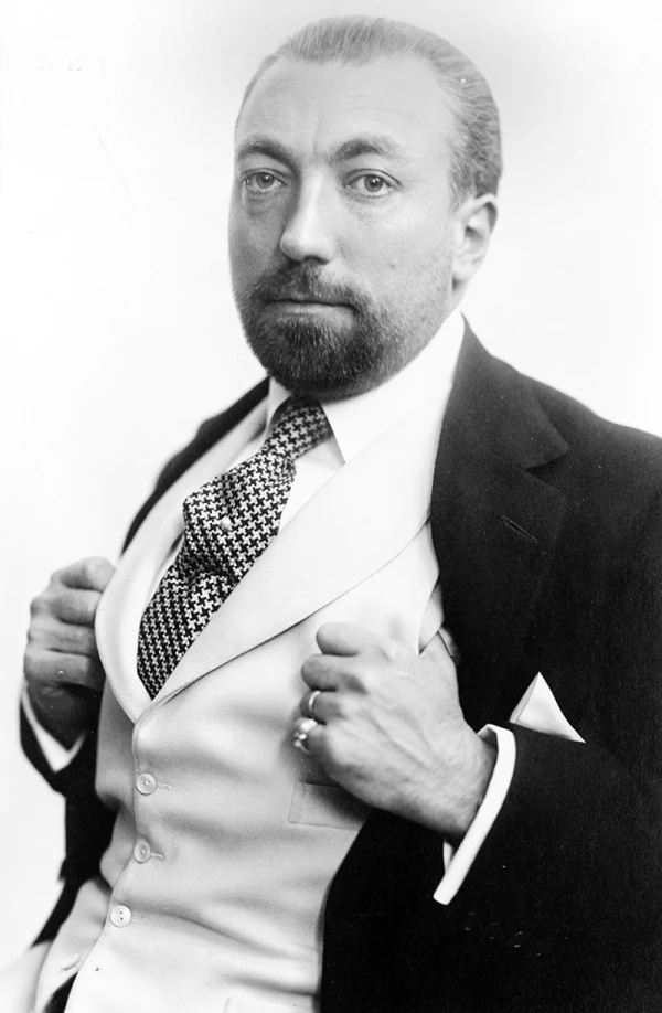 Paul Poiret (1879-1944).