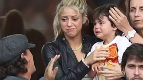 La cantante colombiana compartió una foto en la que aparece su hijo mayor llorando, al grado que ni ella, la mamá de Piqué o Carlos Vives lograron calmarlo.