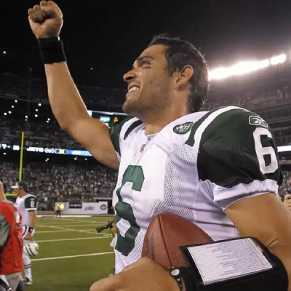 Gracias a su ascendencia mexicana y a sus buenas actuaciones, Sánchez es muy popular en México.