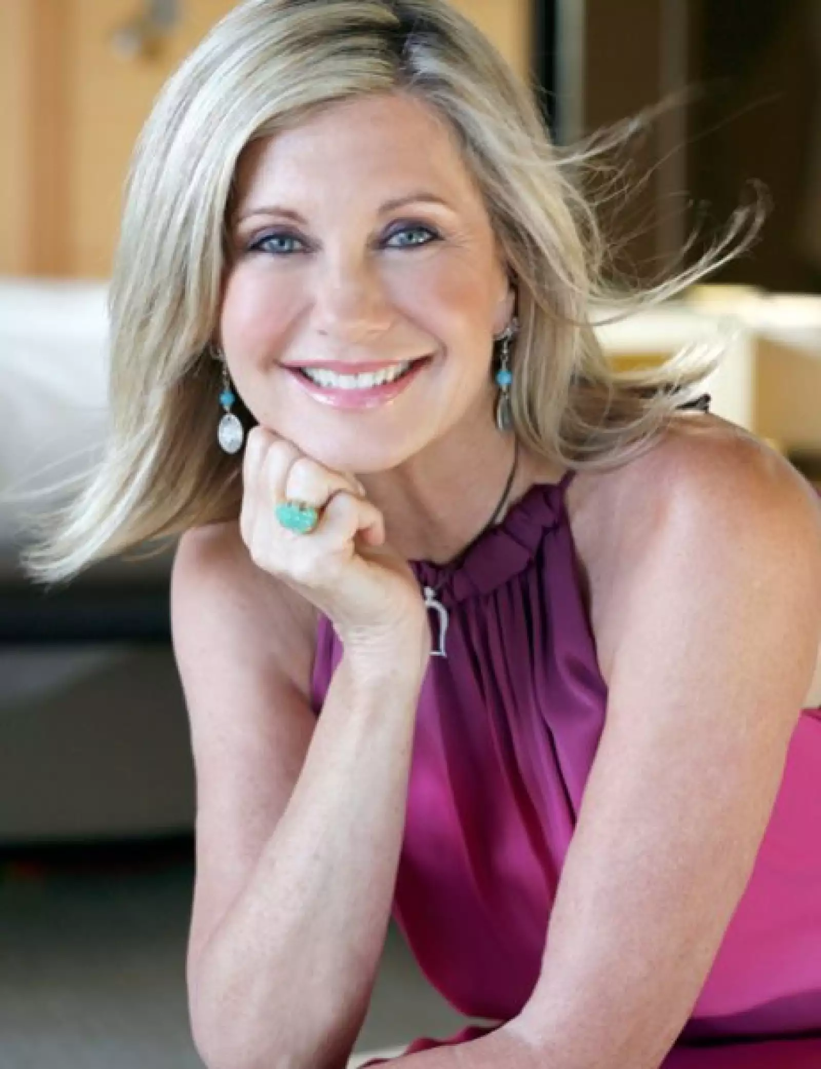 La cantante festejará su cumpleaños 61 este sábado en China, donde inició un recorrido de 23 días por la Gran Muralla a fin de recaudar fondos para un centro de tratamiento contra el cáncer en Australia.