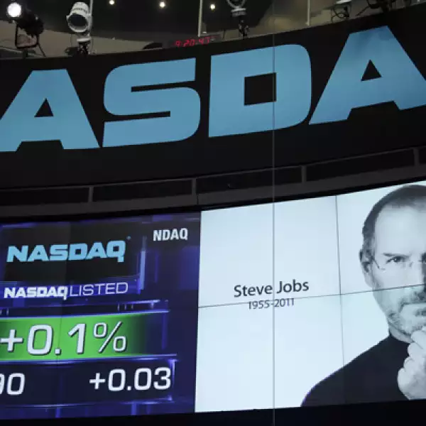 Se calcula que a raíz de la muerte de Jobs, Twitter recibió unos 10,000 tweets por segundo, lo que incluso provocó problemas en la red social.