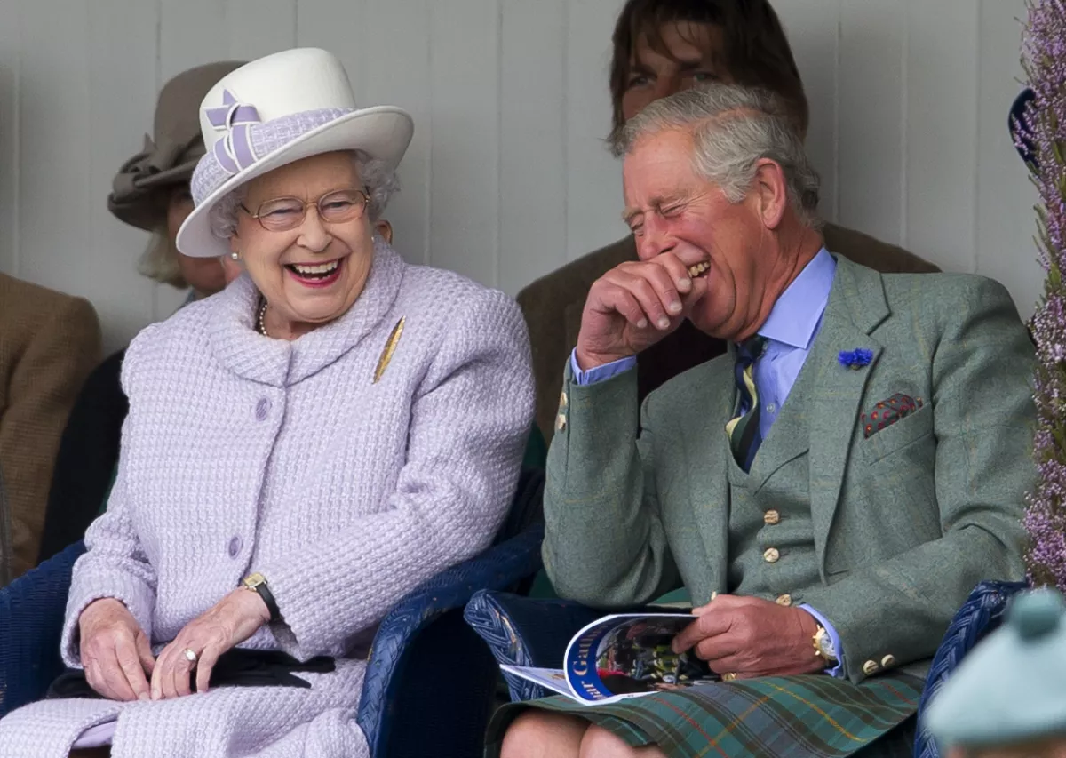 Reina Isabel II y rey Carlos III