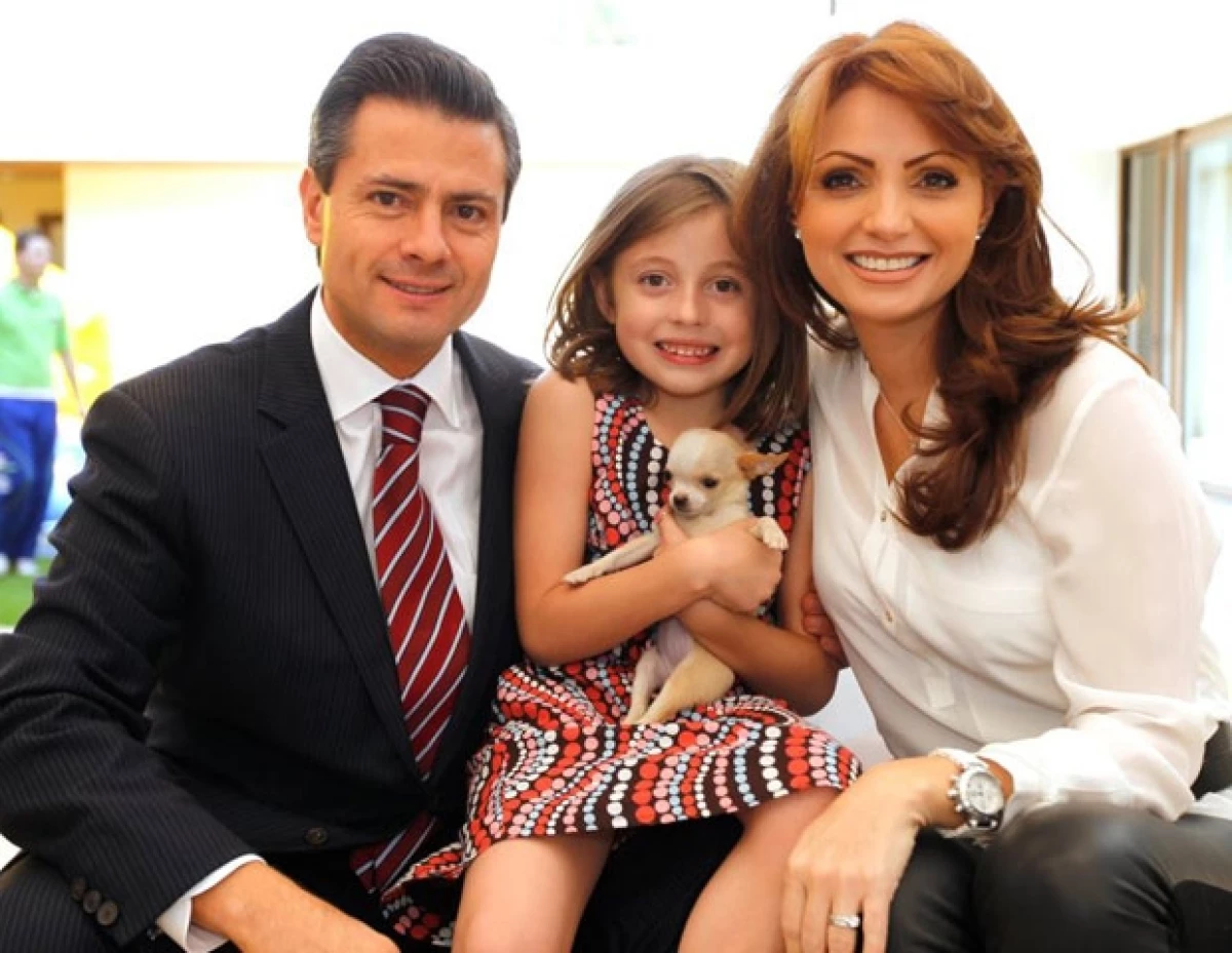 Enrique Peña Nieto, Regina y Angélica Rivera en la fiesta.