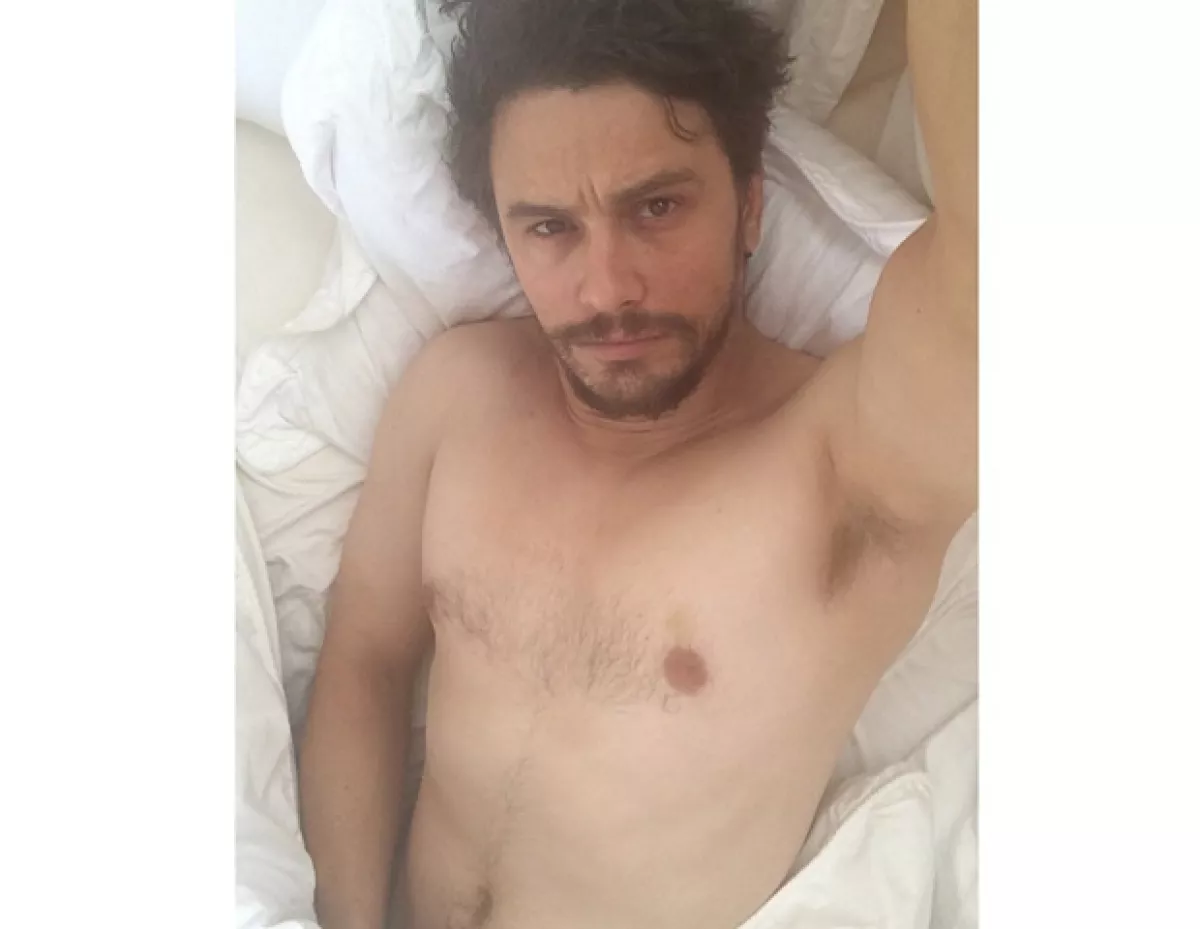 El 26 de abril, Franco compartió esta otra foto con la leyenda: "¿Qué pasó? Te estuve esperando".