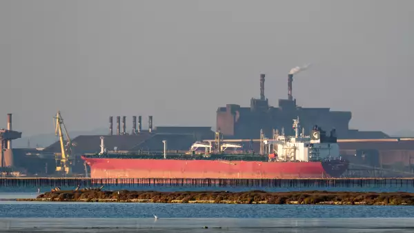 Estados Unidos permite la venta y entrega de petróleo iraní, pero Teherán ya no tiene reservas