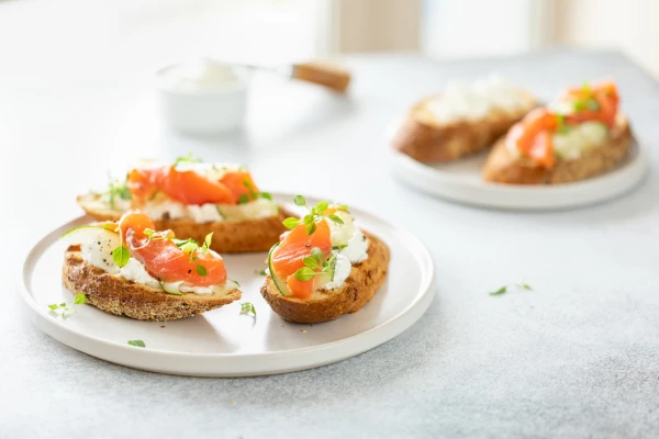 Toast de salmón ahumado