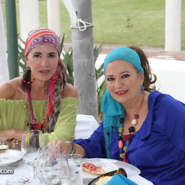 Cecy de Oropeza y Carmen Esquivias