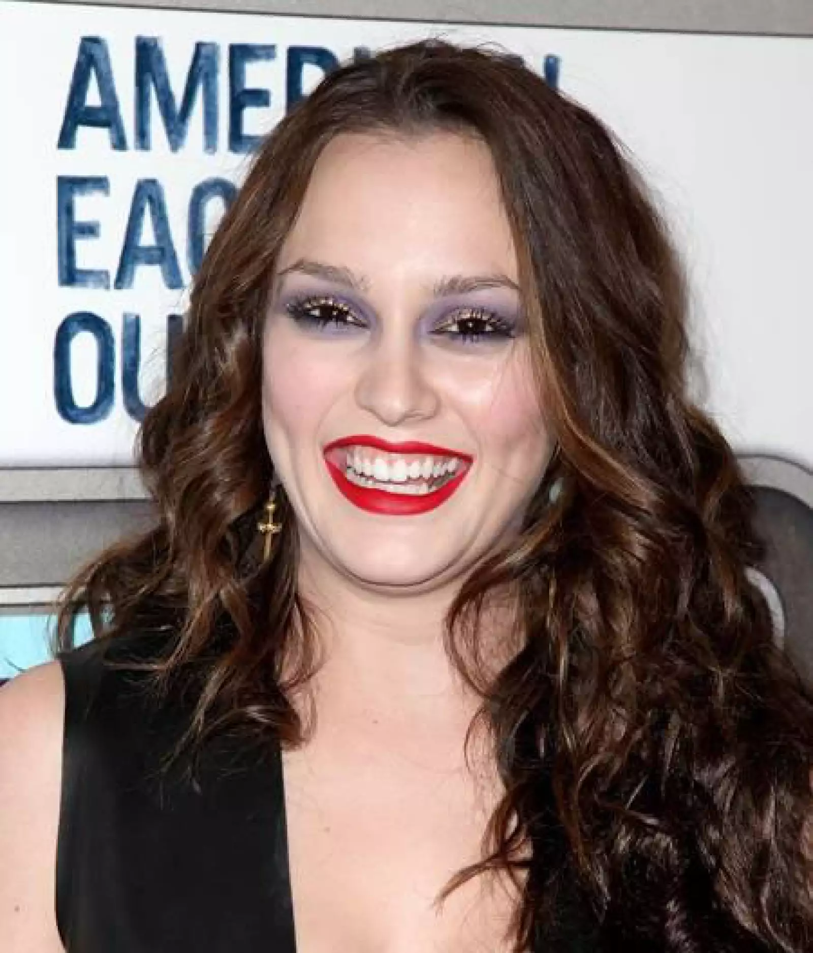 Leighton Meester- Probablemente sea de los peores, sombra oscura con labios rojos, muy mal.