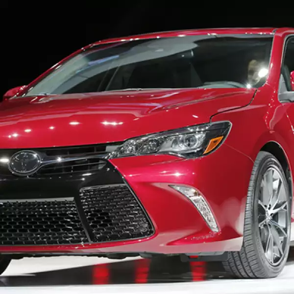 La japonesa lució su nuevo Corolla con un innovador sistema de ahorro de gasolina.