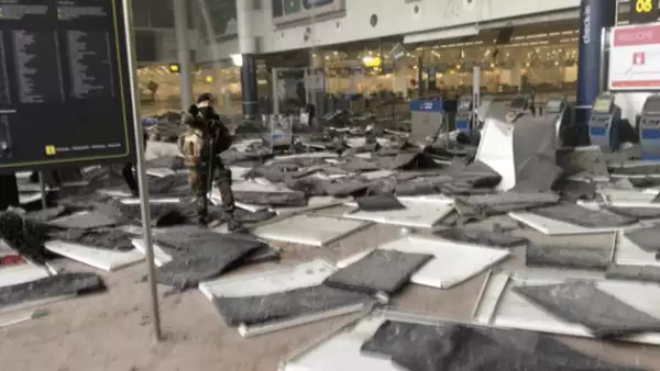 Así quedó el aeropuerto de Zaventem tras las explosiones. (Twitter)