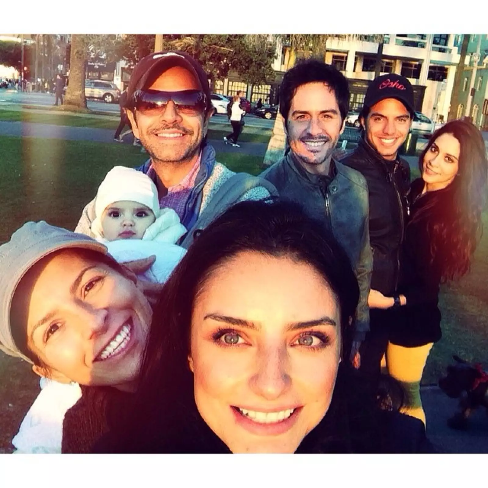 La conocimos cuando apareció en la selfie familiar de los Derbez estas vacaciones de invierno.