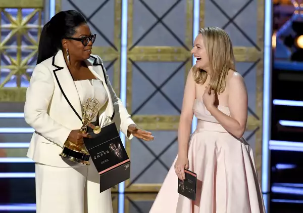 Elisabeth Moss y Oprah Winfrey.