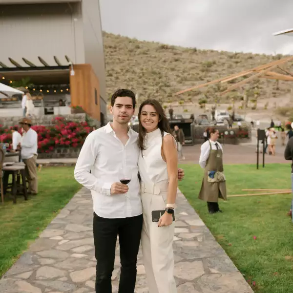 santiago-urquiza-lorena-villa