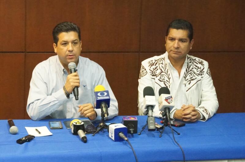 Francisco Cabeza de Vaca, del PAN (derecha) y Francisco Chavira hicieron un llamado a los partidos para vencer al PRI en las urnas el 5 de junio.