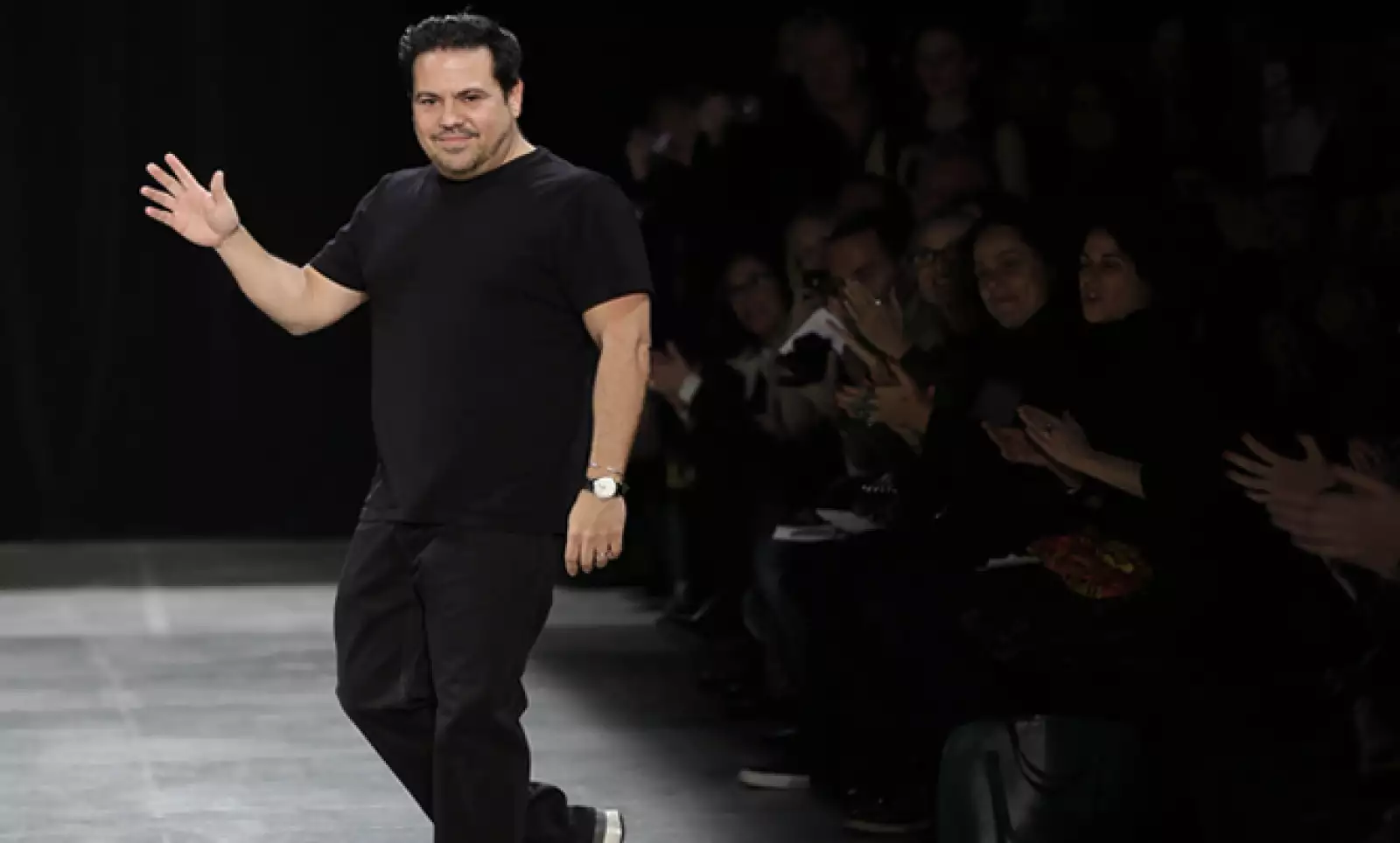 El diseñador de ascendencia cubana, Narciso Rodríguez, dijo estar a favor de una temporada en negros.